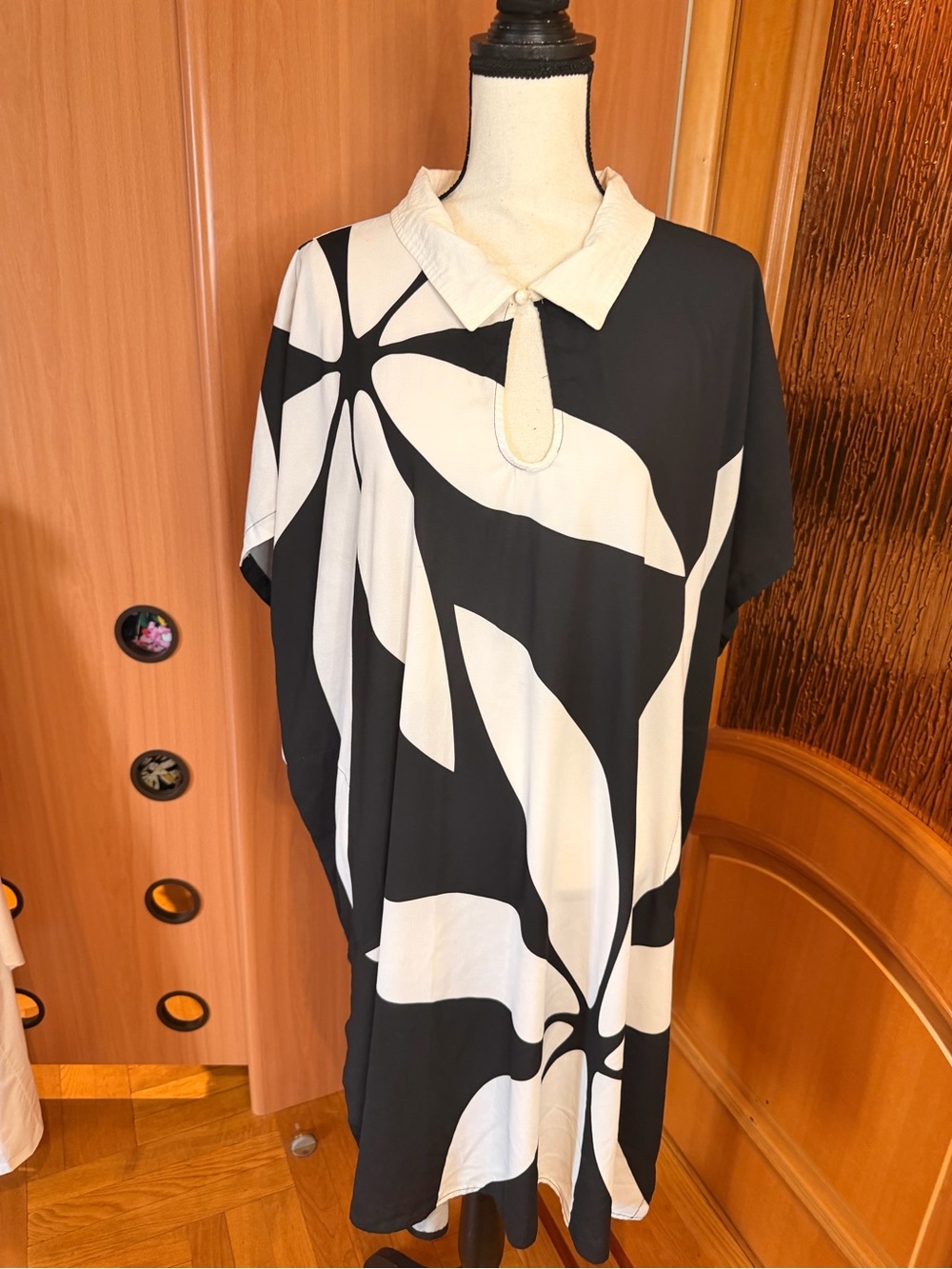 mat. Black and White Floral Midi Dress tunic one size